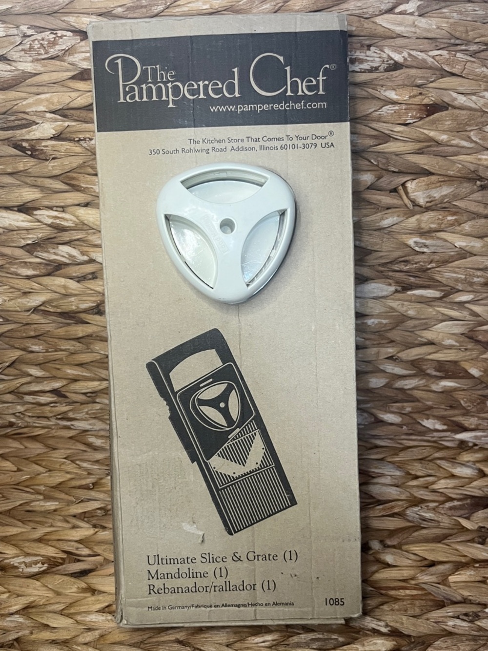 The Pampered Chef Ultimate Slice & Grate - White